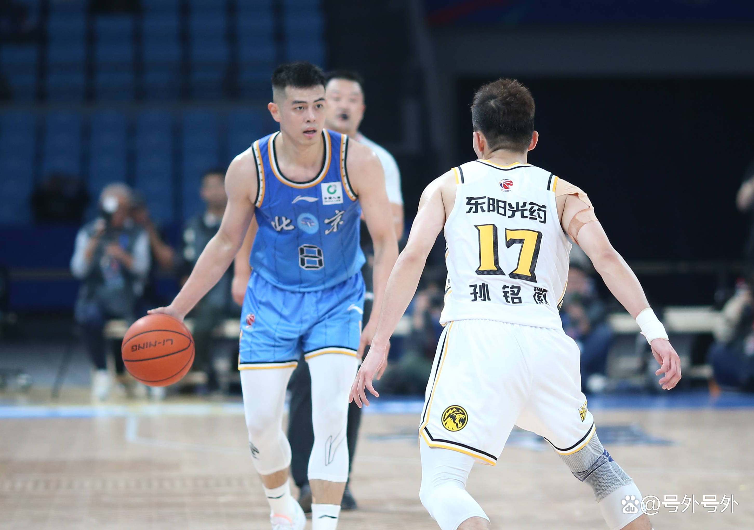 篮球杯赛,东城闪电队与岭南玄武队强势横扫,VAR改判成焦点!主场山呼海啸的简单介绍 篮球杯赛,东城闪电队与岭南玄武队强势横扫,VAR改判成焦点!主场山呼海啸的简单介绍